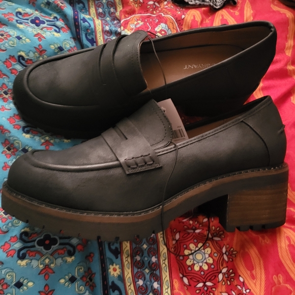 Dream Cloud Distressed Faux-Leather Lug Sole Loafer - Picture 2 of 3